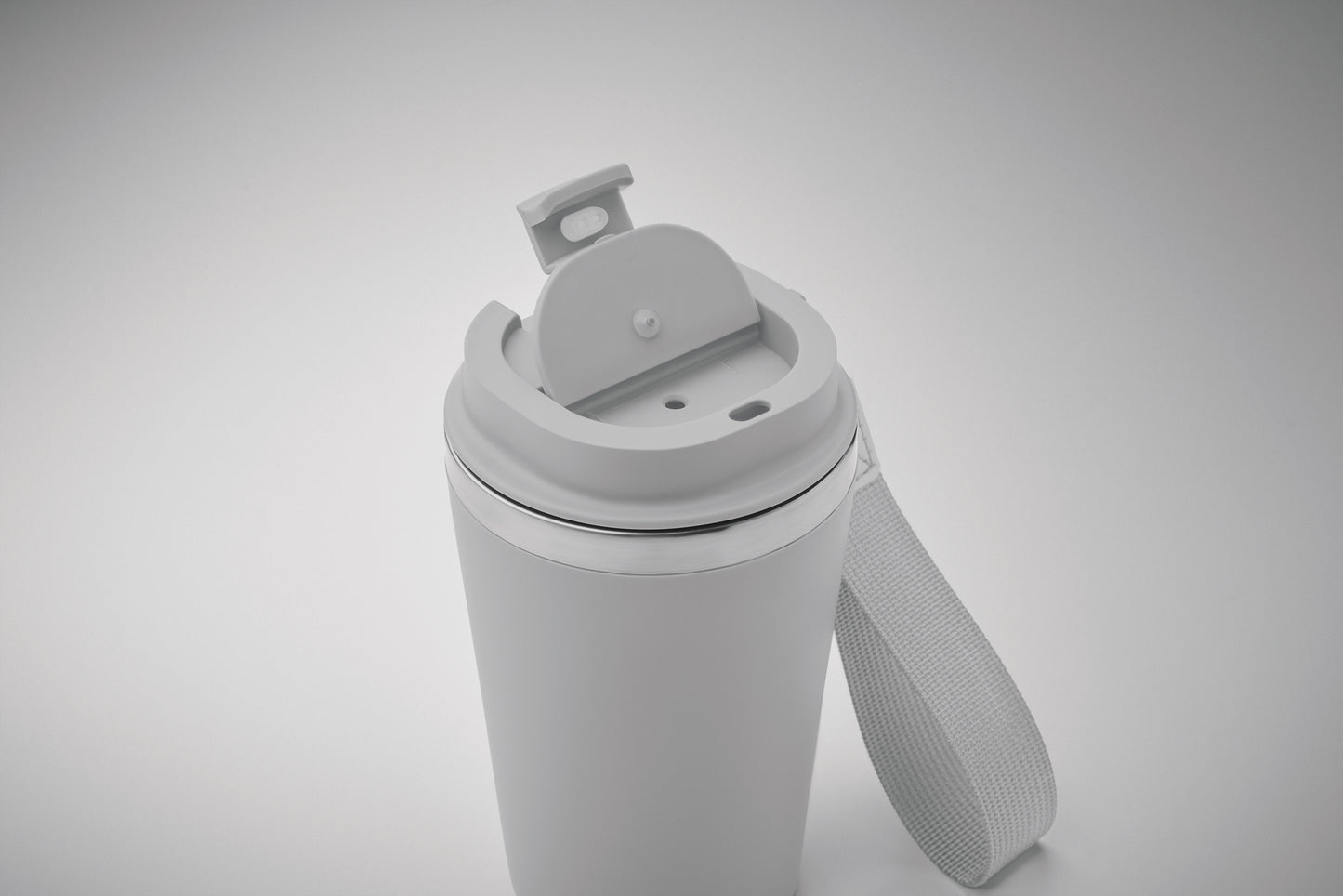 Doppelwandiger Becher aus recyceltem Edelstahl (90 % recycelter Edelstahl und 10 %