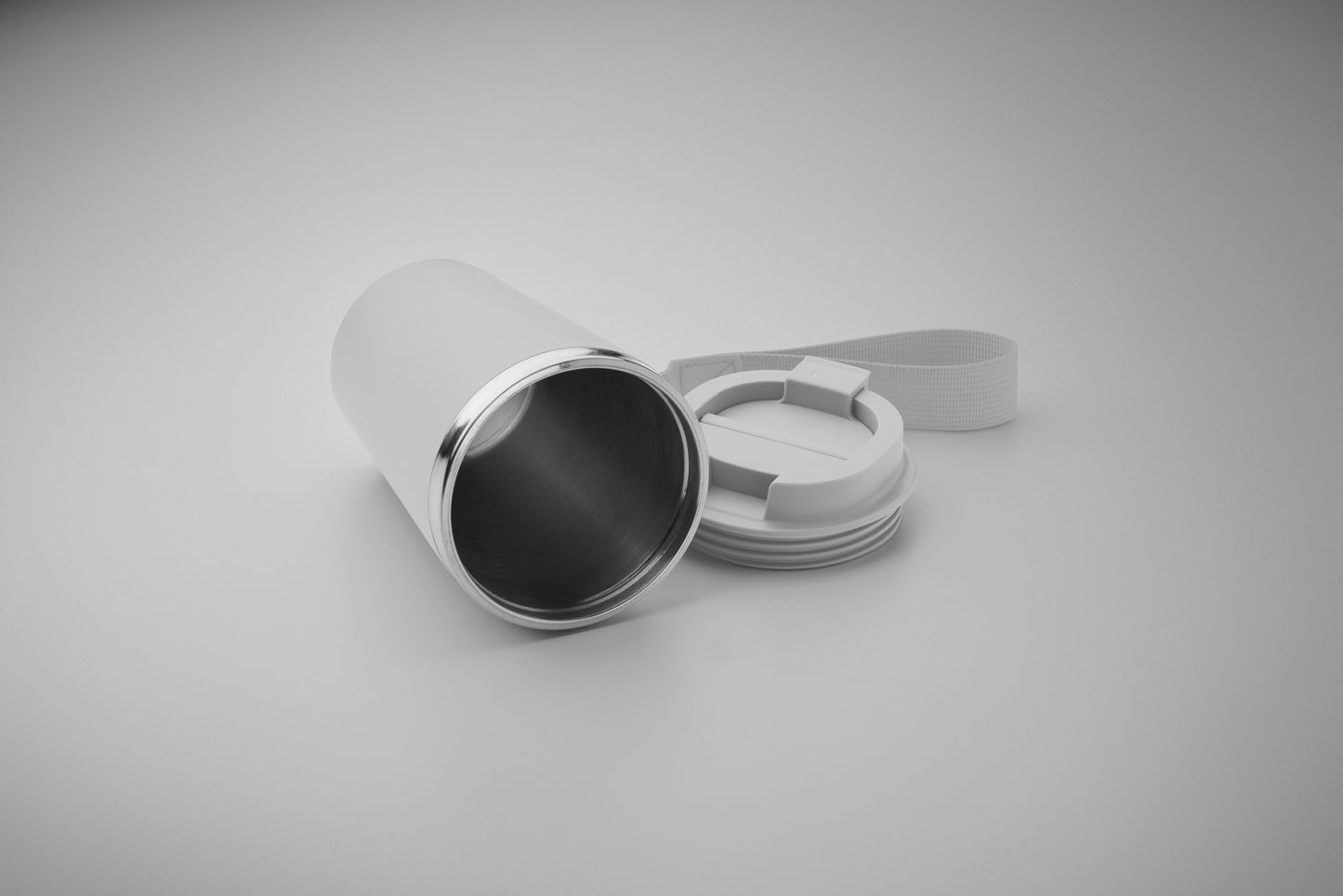 Doppelwandiger Becher aus recyceltem Edelstahl (90 % recycelter Edelstahl und 10 %