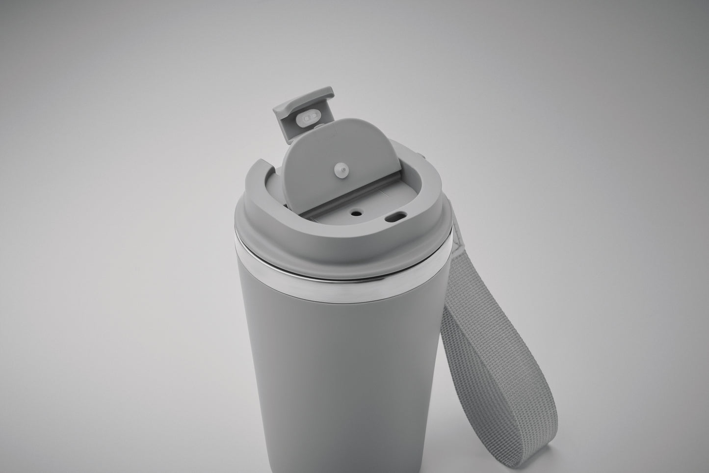 Doppelwandiger Becher aus recyceltem Edelstahl (90 % recycelter Edelstahl und 10 %