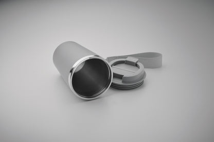 Doppelwandiger Becher aus recyceltem Edelstahl (90 % recycelter Edelstahl und 10 %