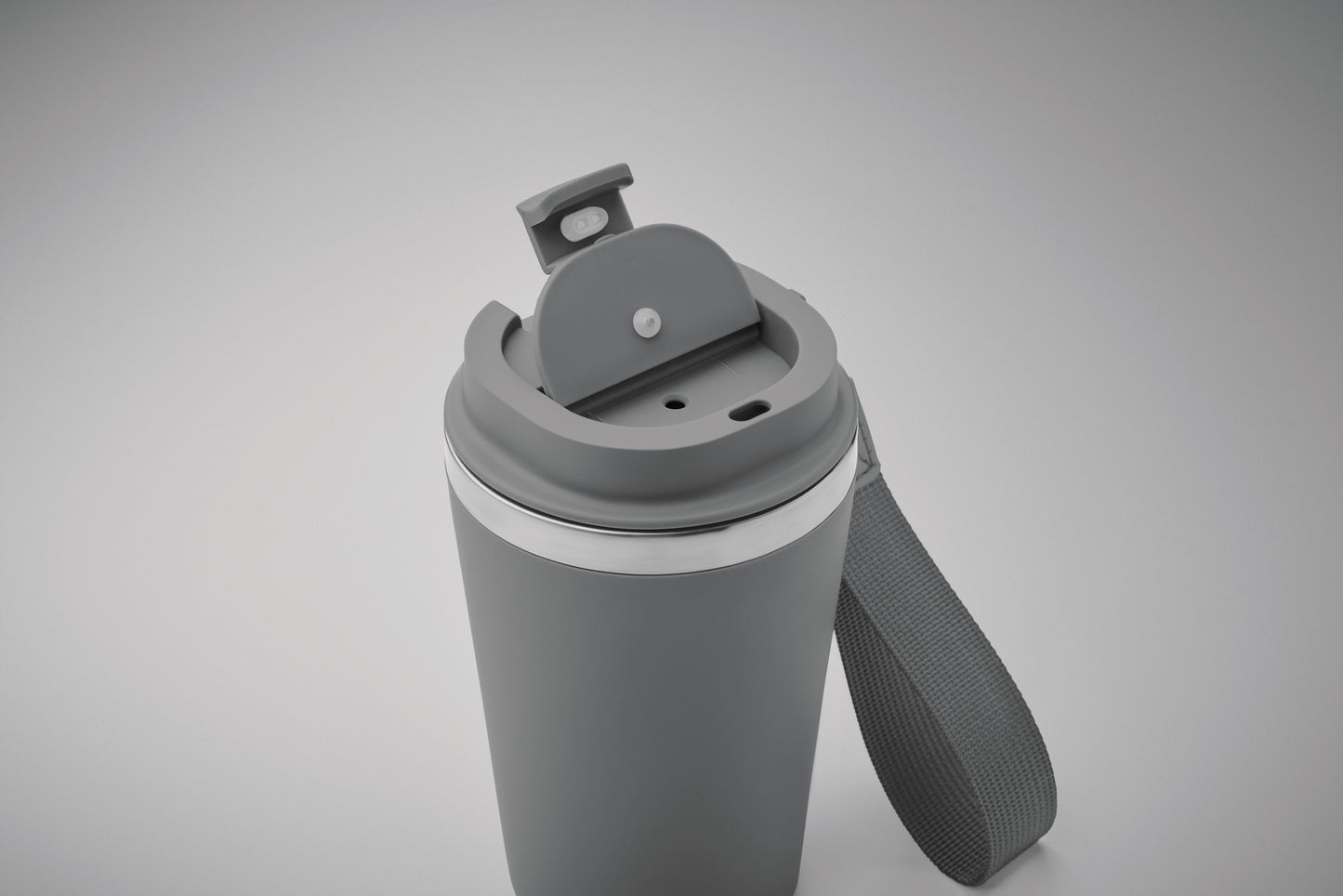Doppelwandiger Becher aus recyceltem Edelstahl (90 % recycelter Edelstahl und 10 %