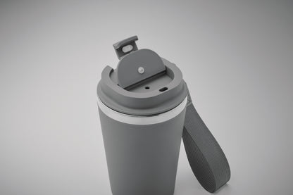 Doppelwandiger Becher aus recyceltem Edelstahl (90 % recycelter Edelstahl und 10 %