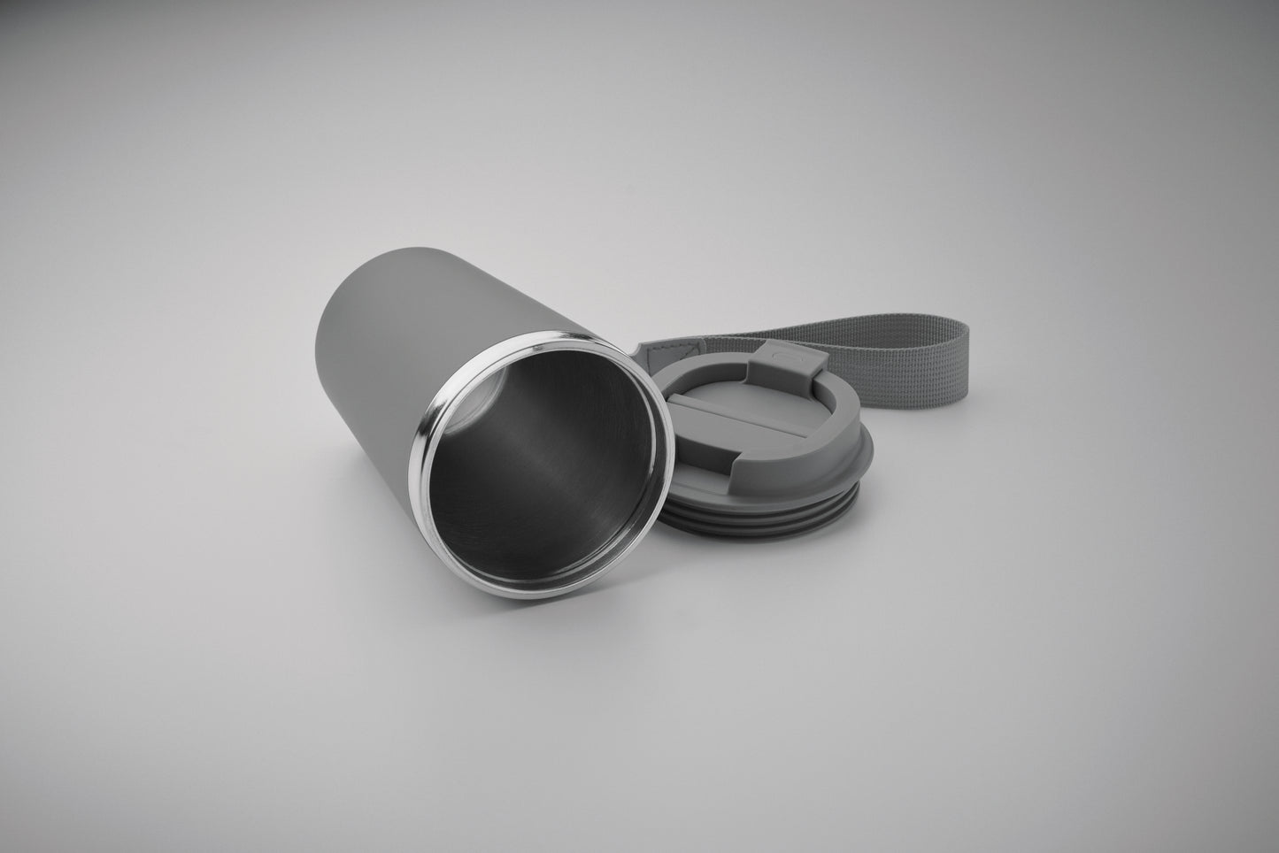 Doppelwandiger Becher aus recyceltem Edelstahl (90 % recycelter Edelstahl und 10 %