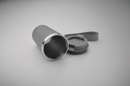 Doppelwandiger Becher aus recyceltem Edelstahl (90 % recycelter Edelstahl und 10 %