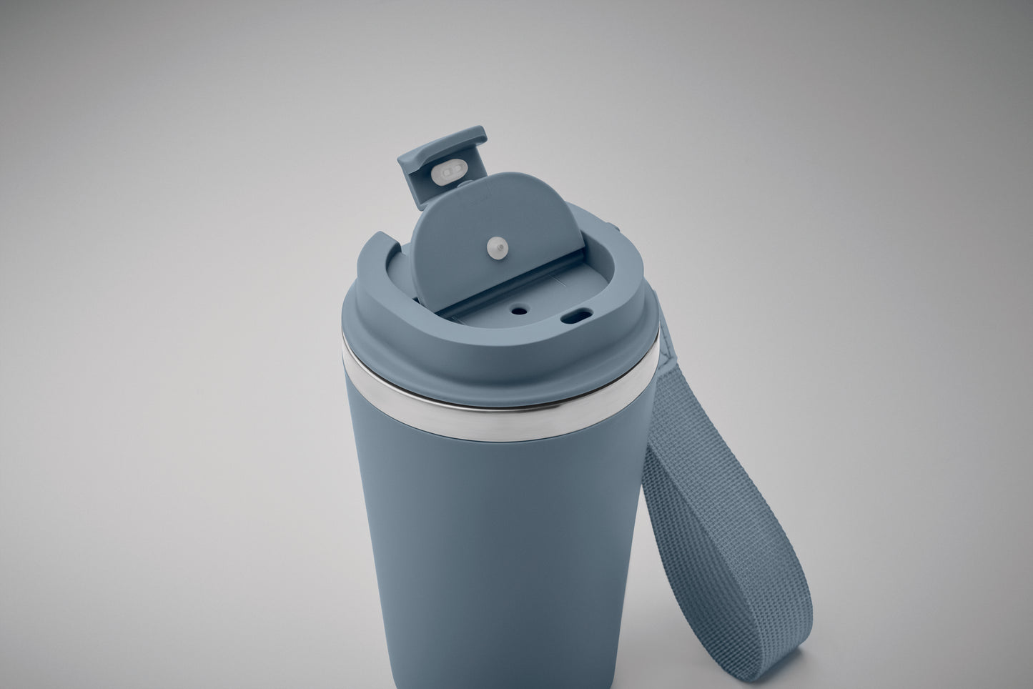 Doppelwandiger Becher aus recyceltem Edelstahl (90 % recycelter Edelstahl und 10 %