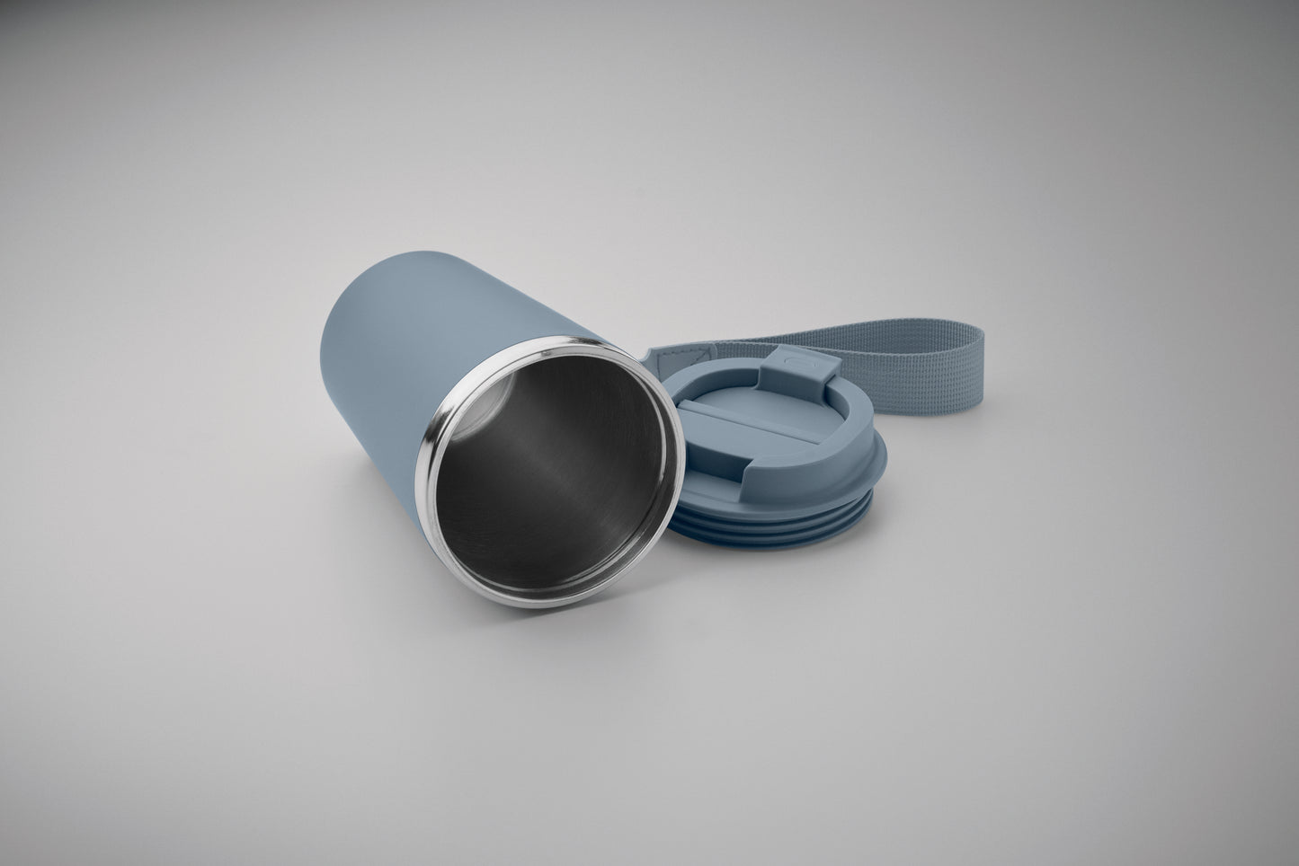 Doppelwandiger Becher aus recyceltem Edelstahl (90 % recycelter Edelstahl und 10 %