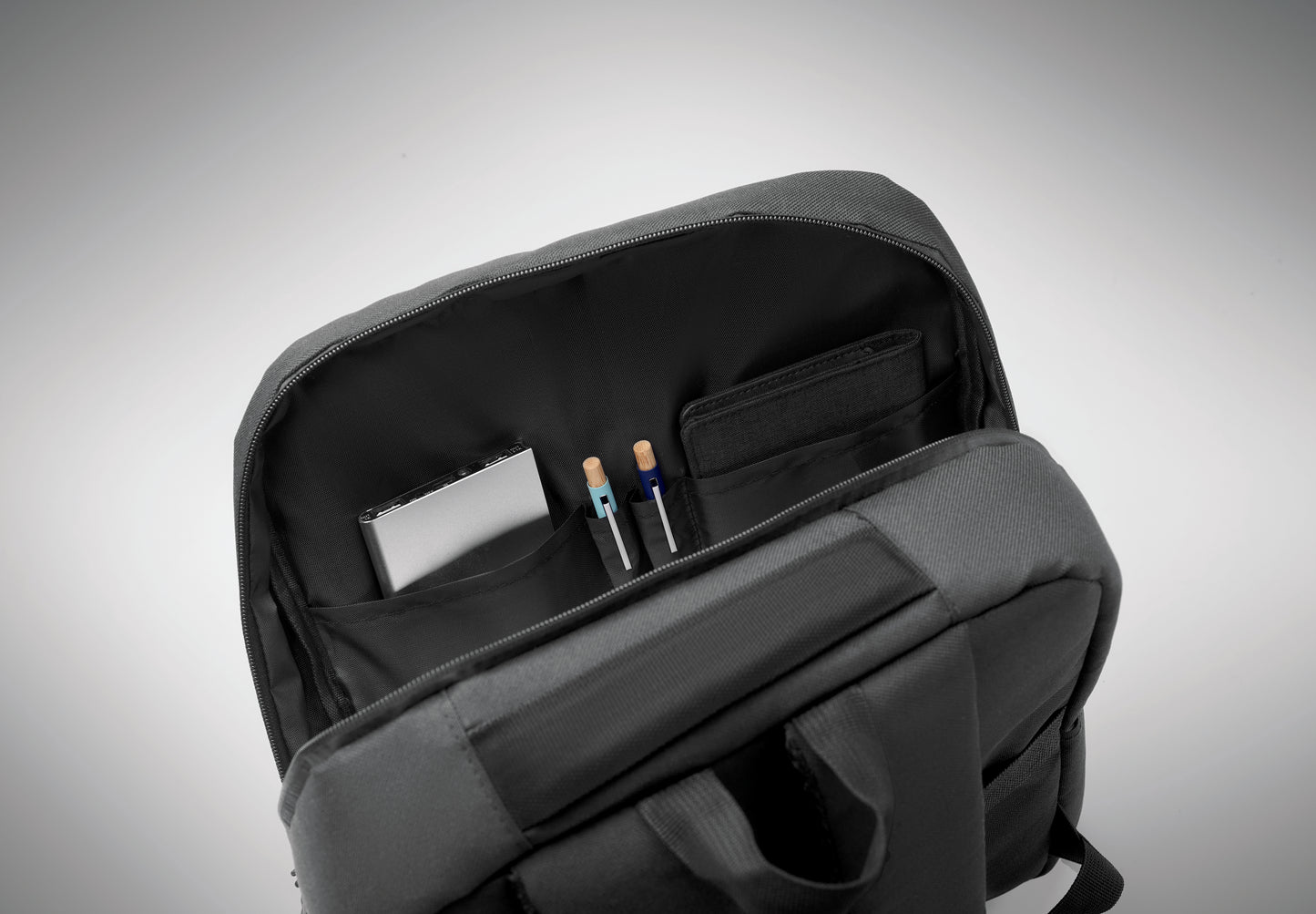 15'''' Laptop-Rucksack aus 600D RPET Polyester mit 210D Futter. 15'''' Laptopfach 10''''