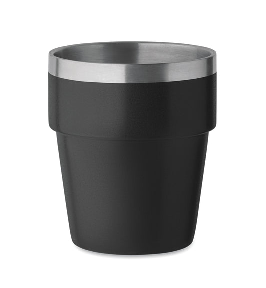 Doppelwandiger Becher aus recyceltem Edelstahl (90% recycelter Edelstahl und 10% Edelstahl). Stapelbar.