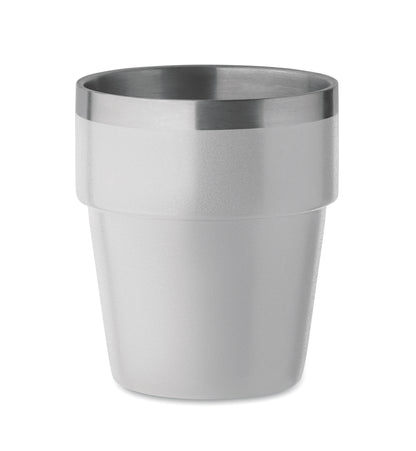 Doppelwandiger Becher aus recyceltem Edelstahl (90% recycelter Edelstahl und 10% Edelstahl). Stapelbar.