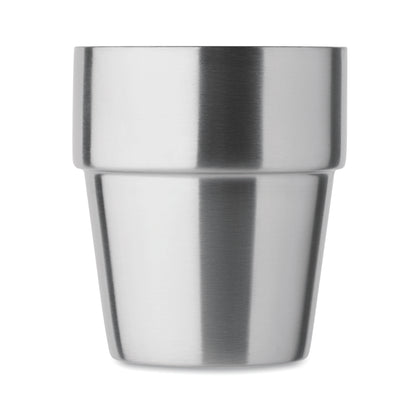 Doppelwandiger Becher aus recyceltem Edelstahl (90% recycelter Edelstahl und 10% Edelstahl). Stapelbar.