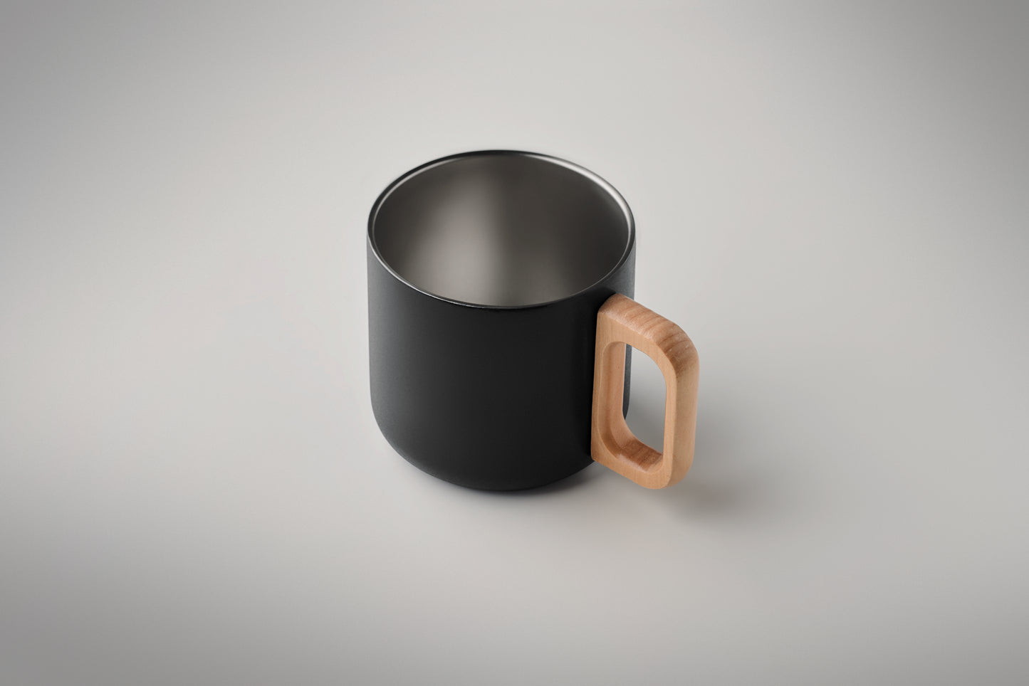 Doppelwandiger Becher aus recyceltem Edelstahl (90 % recycelter Edelstahl und 10 %