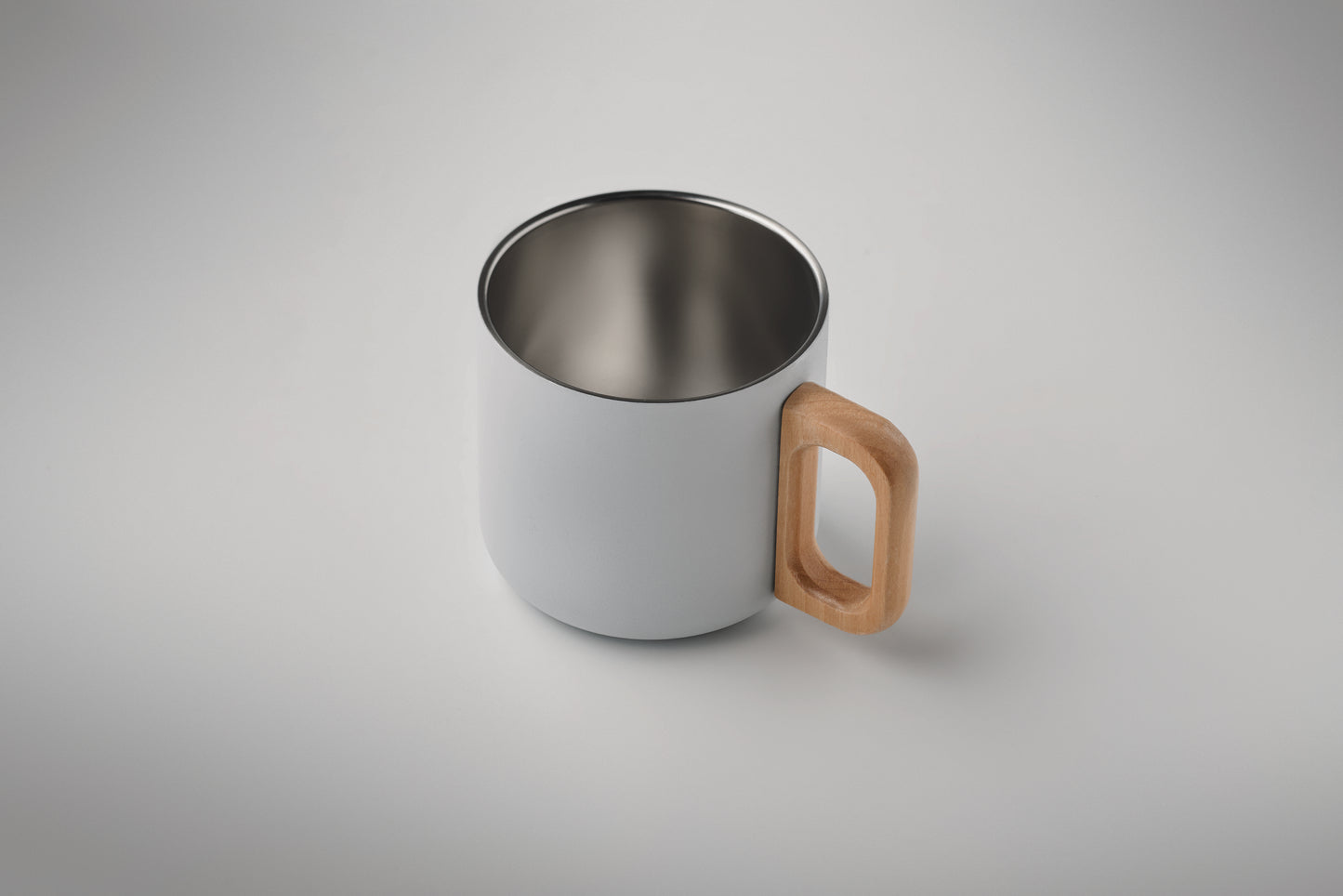 Doppelwandiger Becher aus recyceltem Edelstahl (90 % recycelter Edelstahl und 10 %