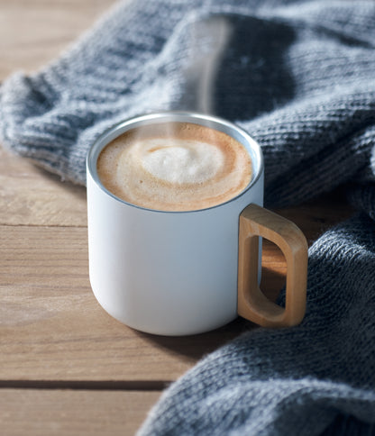 Doppelwandiger Becher aus recyceltem Edelstahl (90 % recycelter Edelstahl und 10 %