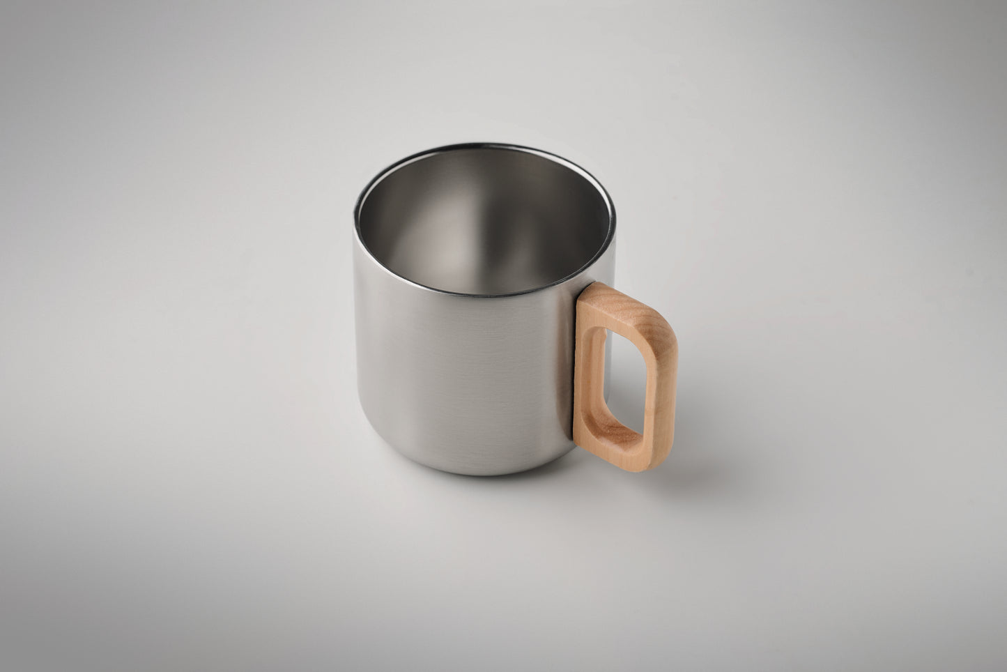 Doppelwandiger Becher aus recyceltem Edelstahl (90 % recycelter Edelstahl und 10 %