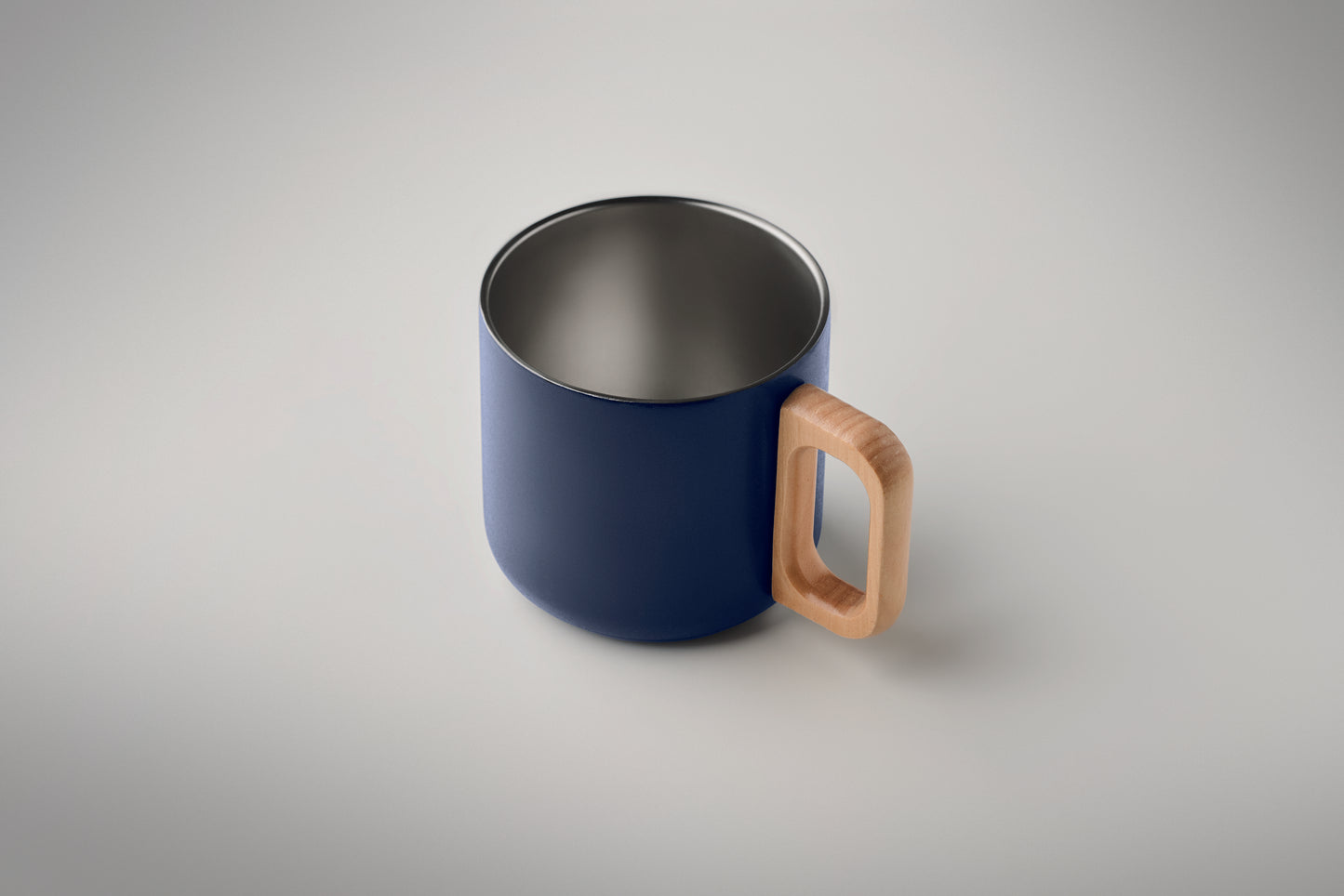 Doppelwandiger Becher aus recyceltem Edelstahl (90 % recycelter Edelstahl und 10 %