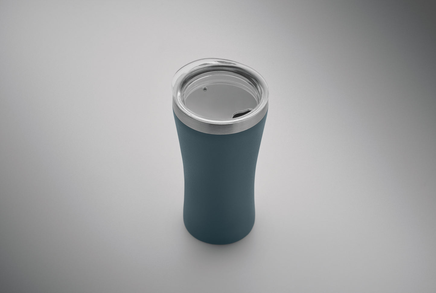 Kleiner doppelwandiger Becher aus recyceltem Edelstahl (90% recycelter Edelstahl und 10% Edelstahl).