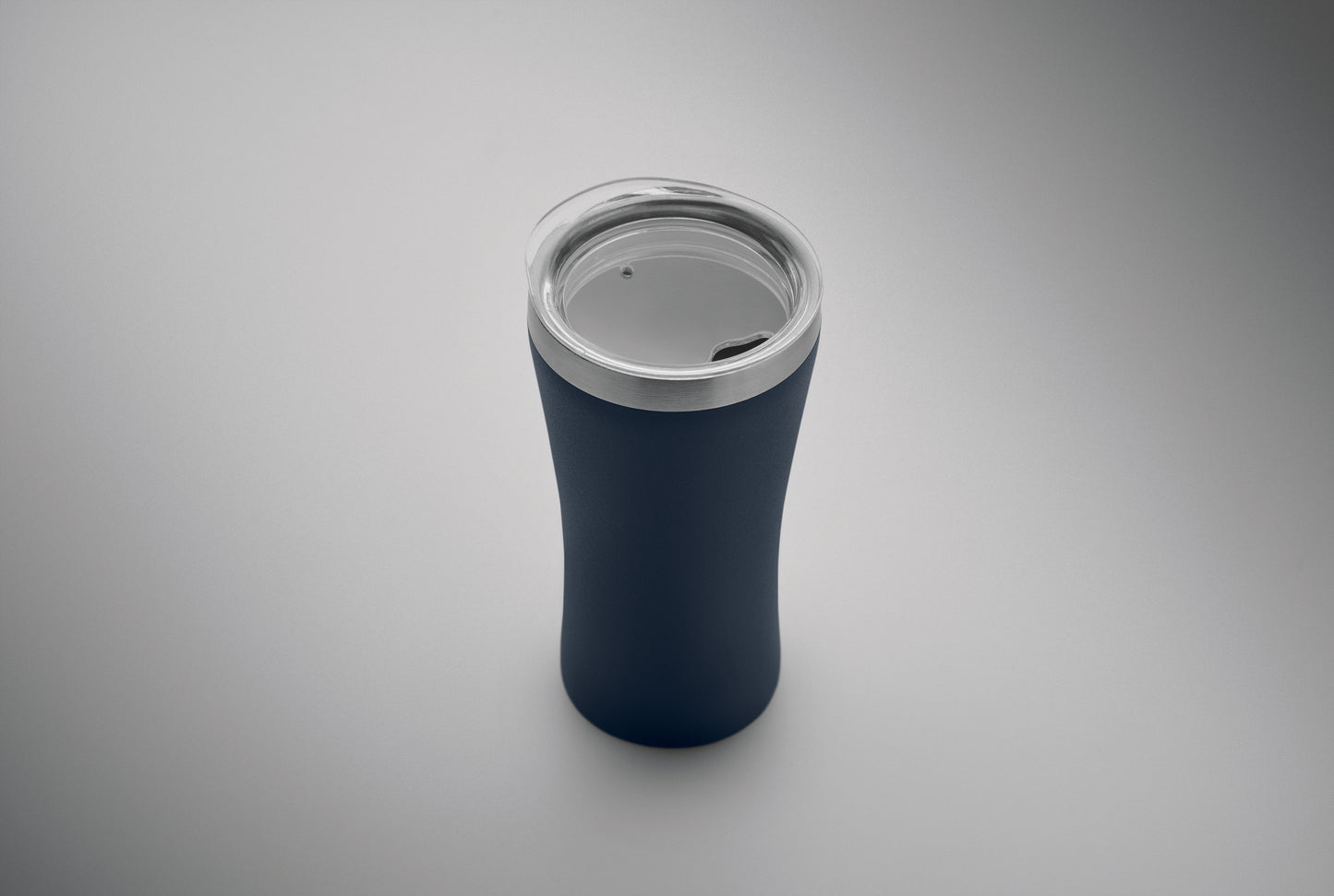 Kleiner doppelwandiger Becher aus recyceltem Edelstahl (90% recycelter Edelstahl und 10% Edelstahl).
