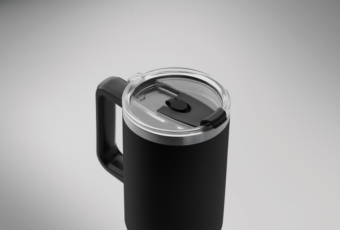 Doppelwandiger Becher aus recyceltem Edelstahl (90 % recycelter Edelstahl und 10 %