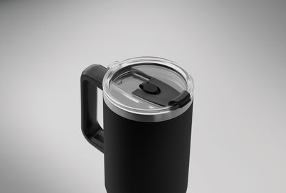 Doppelwandiger Becher aus recyceltem Edelstahl (90 % recycelter Edelstahl und 10 %