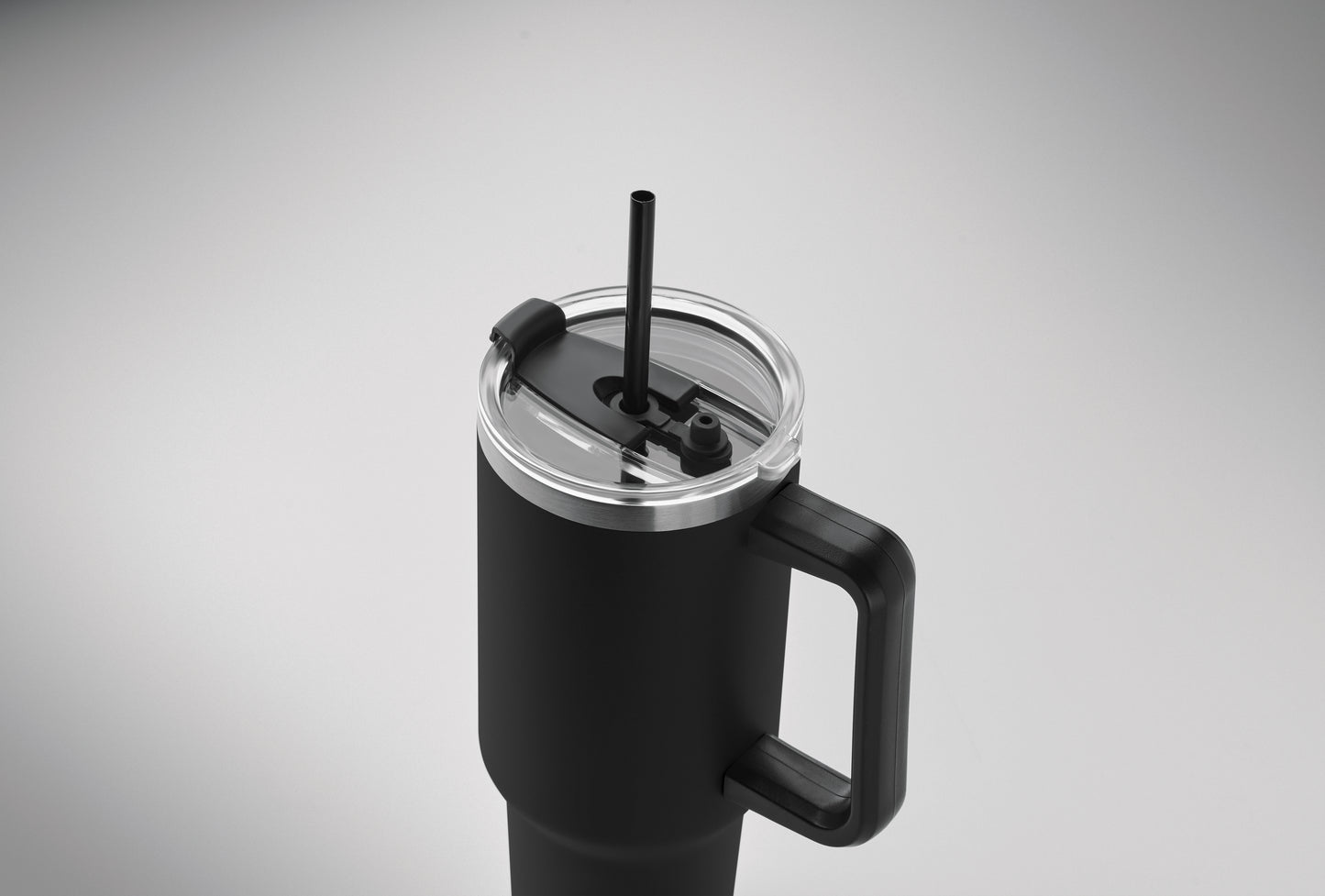 Doppelwandiger Becher aus recyceltem Edelstahl (90 % recycelter Edelstahl und 10 %