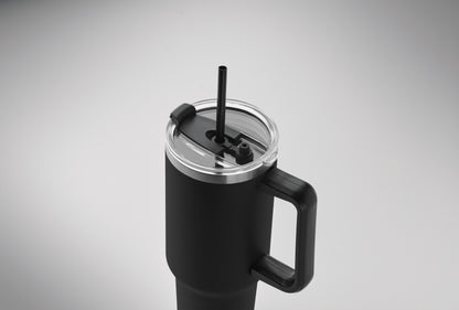 Doppelwandiger Becher aus recyceltem Edelstahl (90 % recycelter Edelstahl und 10 %