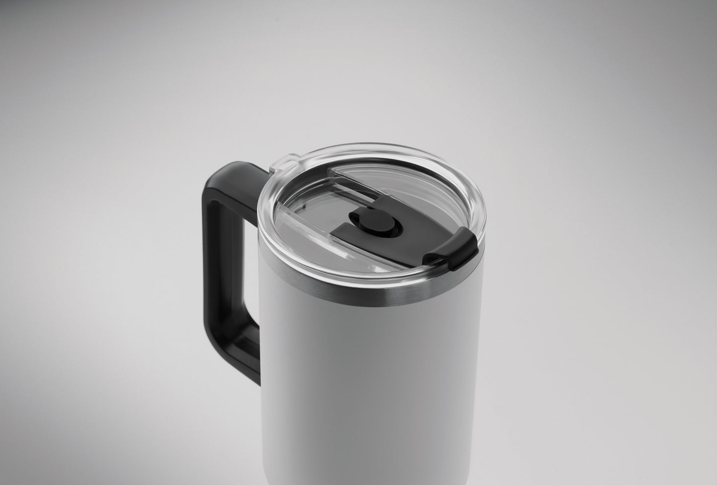 Doppelwandiger Becher aus recyceltem Edelstahl (90 % recycelter Edelstahl und 10 %
