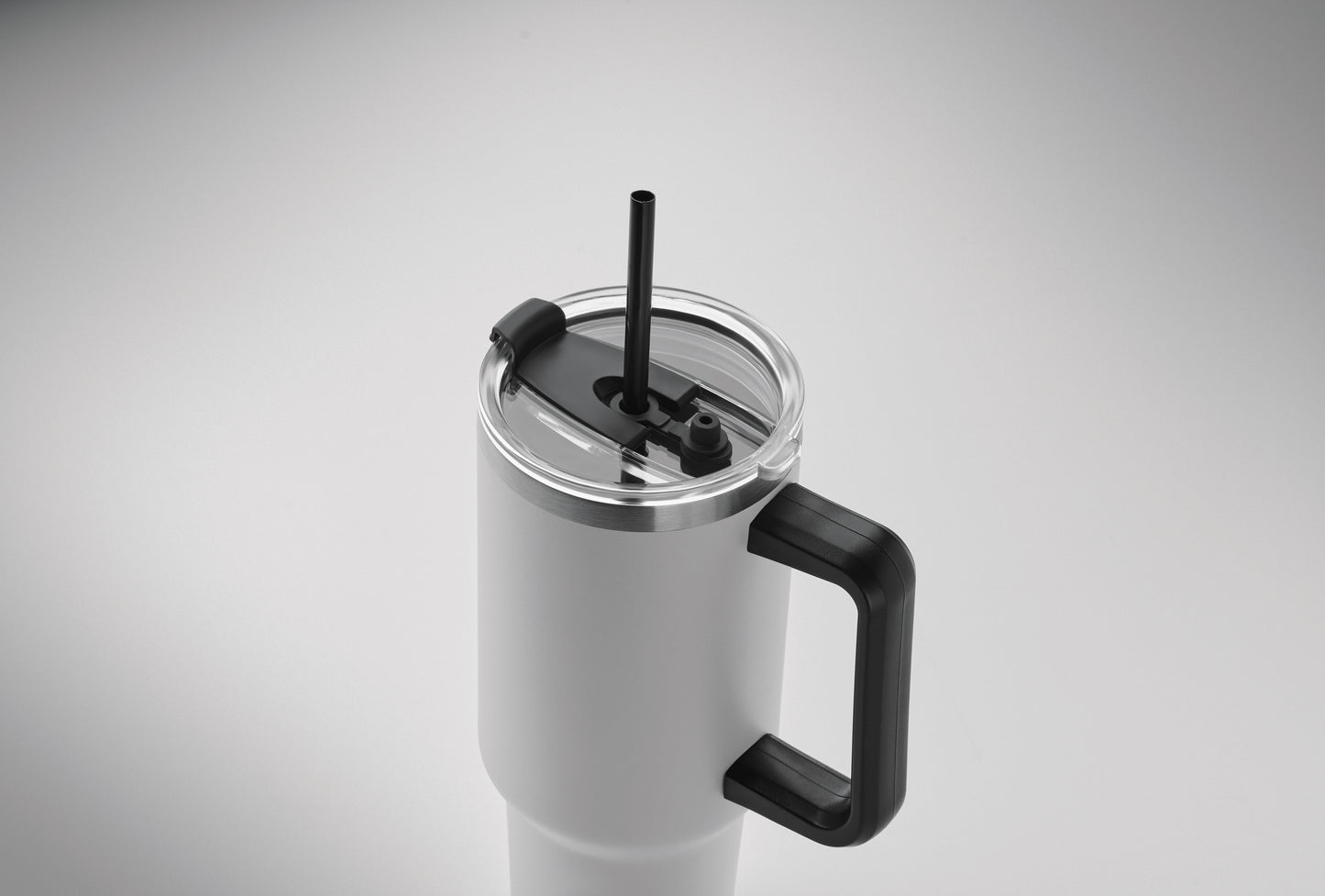 Doppelwandiger Becher aus recyceltem Edelstahl (90 % recycelter Edelstahl und 10 %
