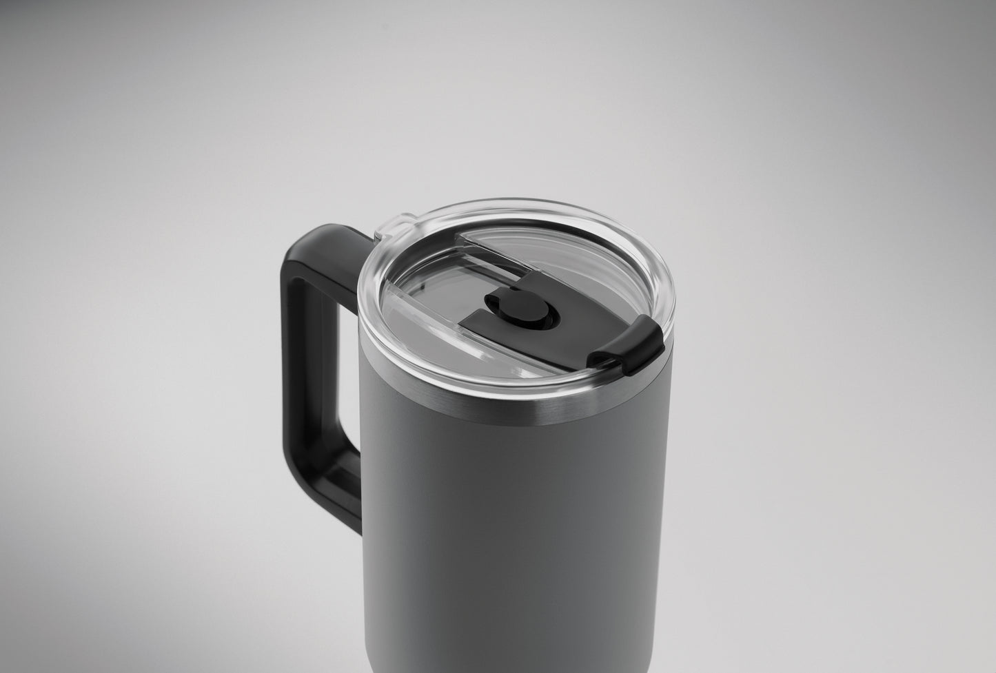 Doppelwandiger Becher aus recyceltem Edelstahl (90 % recycelter Edelstahl und 10 %
