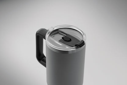 Doppelwandiger Becher aus recyceltem Edelstahl (90 % recycelter Edelstahl und 10 %