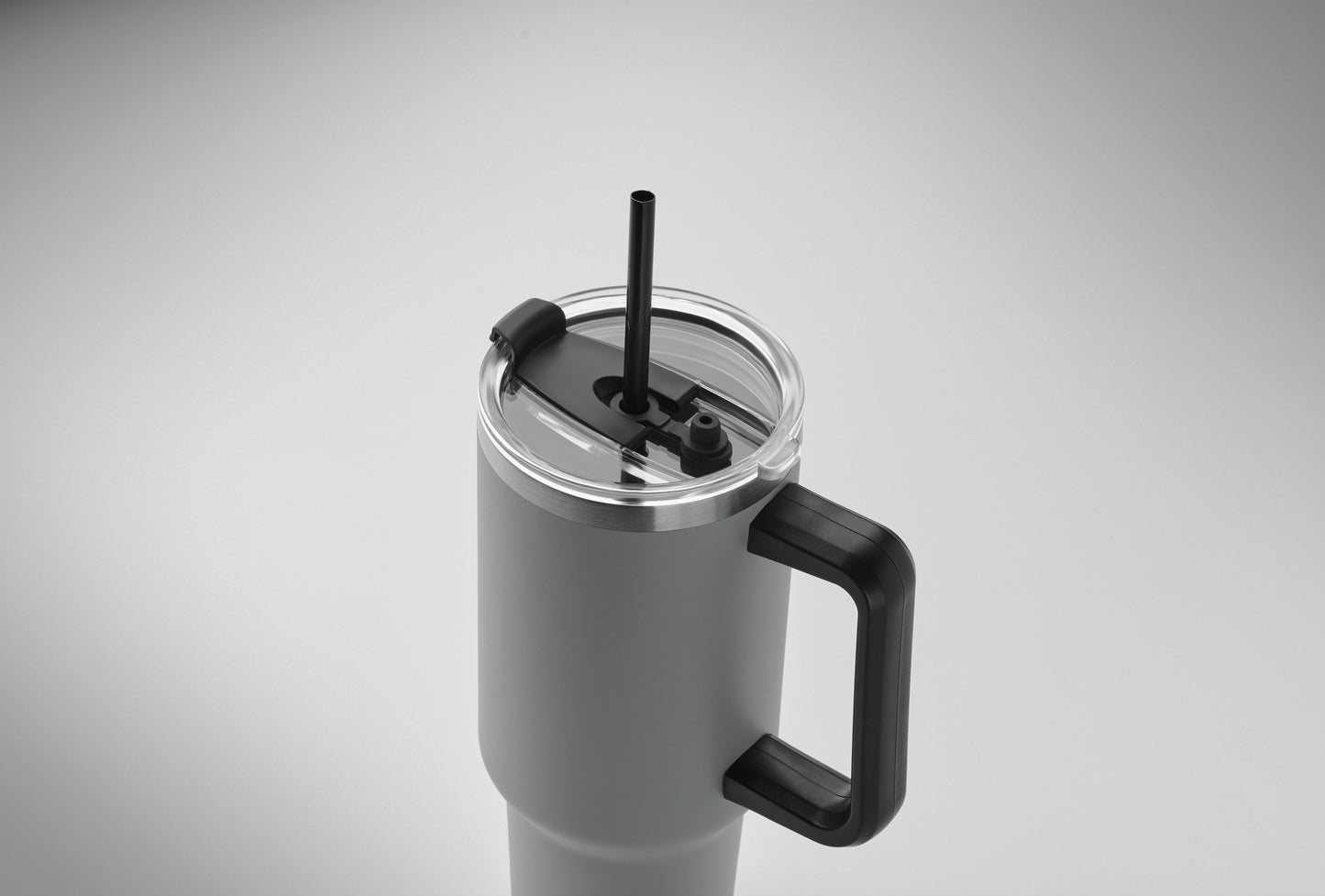 Doppelwandiger Becher aus recyceltem Edelstahl (90 % recycelter Edelstahl und 10 %