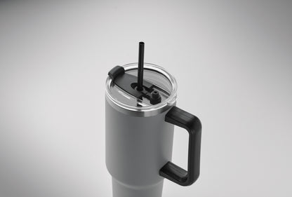 Doppelwandiger Becher aus recyceltem Edelstahl (90 % recycelter Edelstahl und 10 %