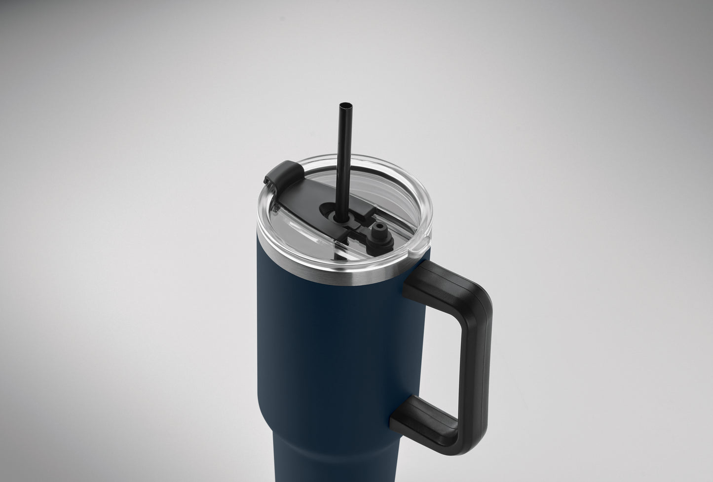 Doppelwandiger Becher aus recyceltem Edelstahl (90 % recycelter Edelstahl und 10 %