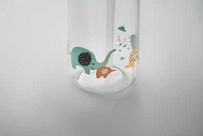 Trinkflasche für Kinder aus Tritan. Deckel mit integriertem Trinkhalm. Auslaufsicher. Füllmenge: 450