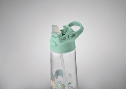 Trinkflasche für Kinder aus Tritan. Deckel mit integriertem Trinkhalm. Auslaufsicher. Füllmenge: 450