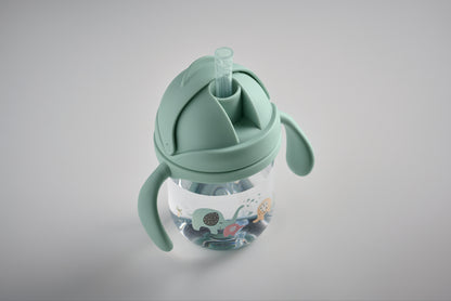 Baby-Trinklernbecher aus Tritan. Füllmenge: 250 ml.