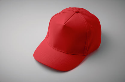 5-Panel-Baseball Cap aus Baumwolltwill 180 g/m² mit verstellbarem Klettverschluss.