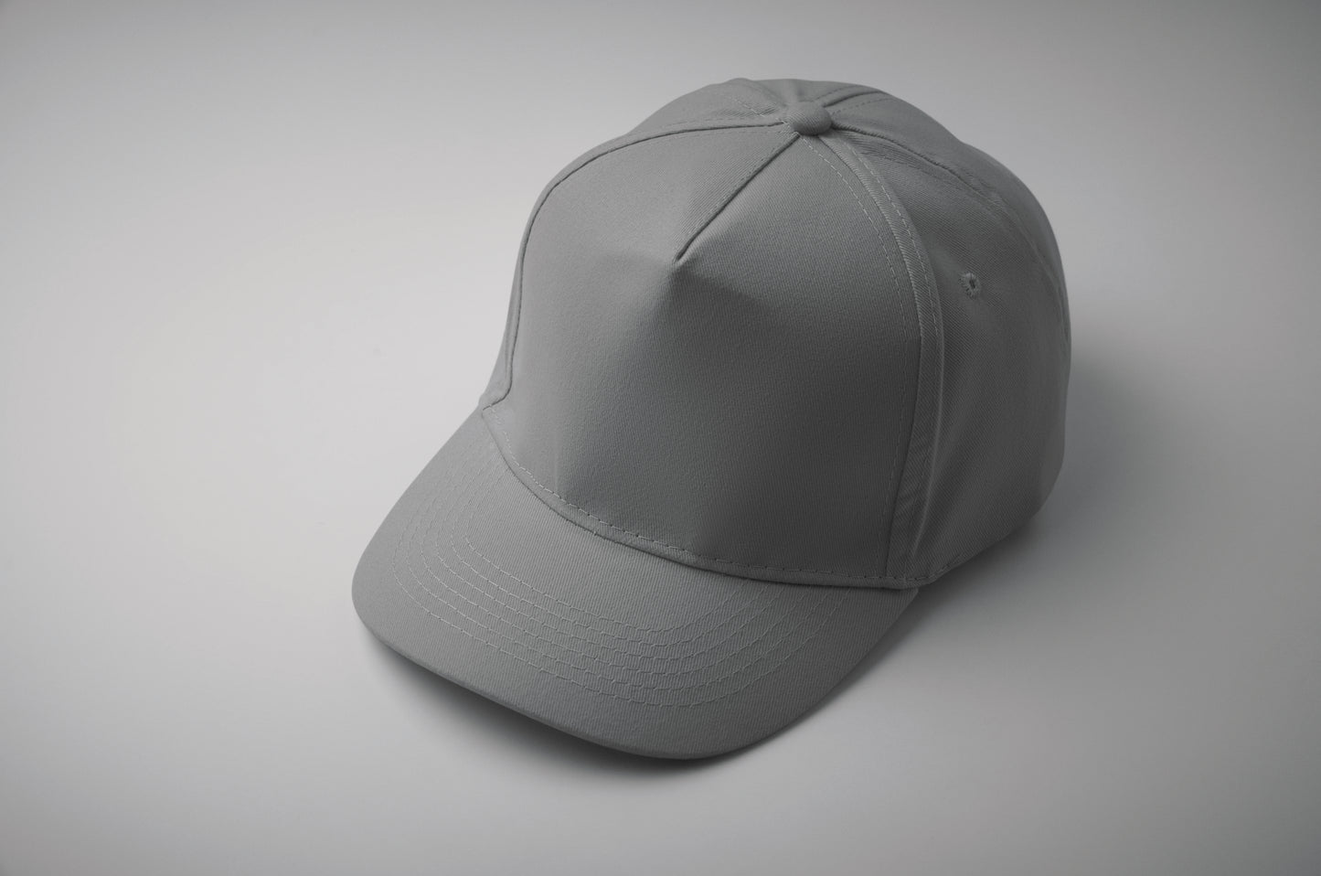 5-Panel-Baseball Cap aus Baumwolltwill 180 g/m² mit verstellbarem Klettverschluss.