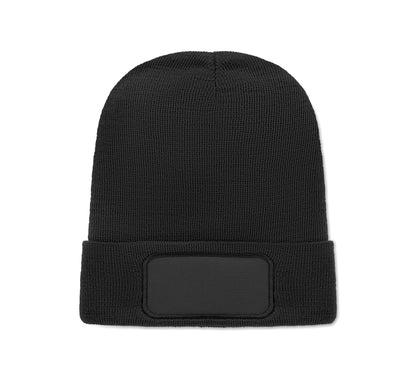 Beanie aus softem elastischem RPET-Polyester. Mit Umschlag und Aufnäher. Unisex.