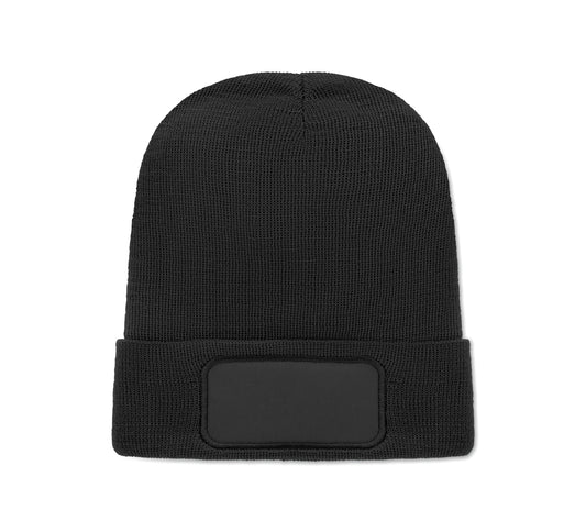 Beanie aus softem elastischem RPET-Polyester. Mit Umschlag und Aufnäher. Unisex.