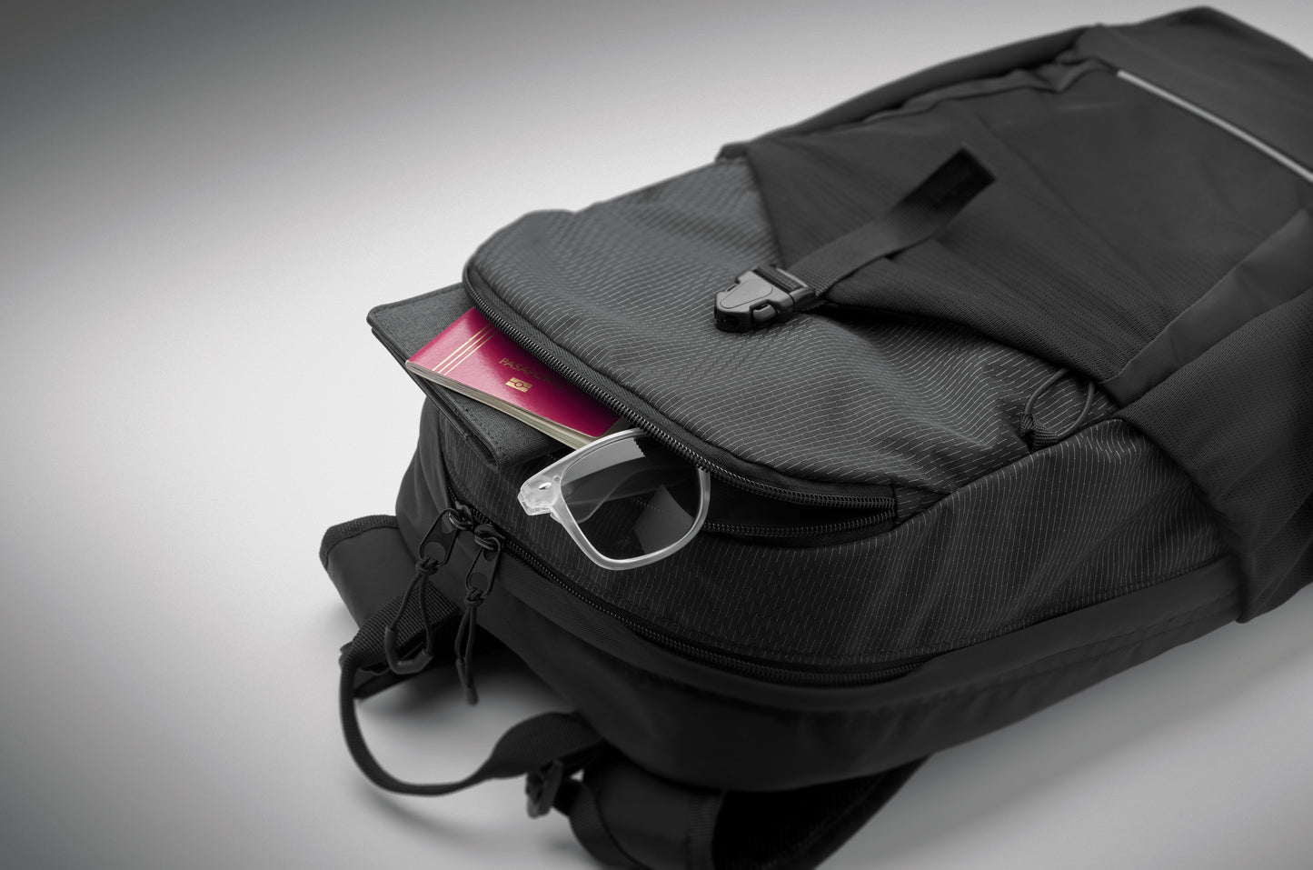 Wander-Rucksack 18L aus wasserabweisendem 420D Nylon mit Reflektorstreifen und 15'''' Laptop-Fach. Reißverschlussfach