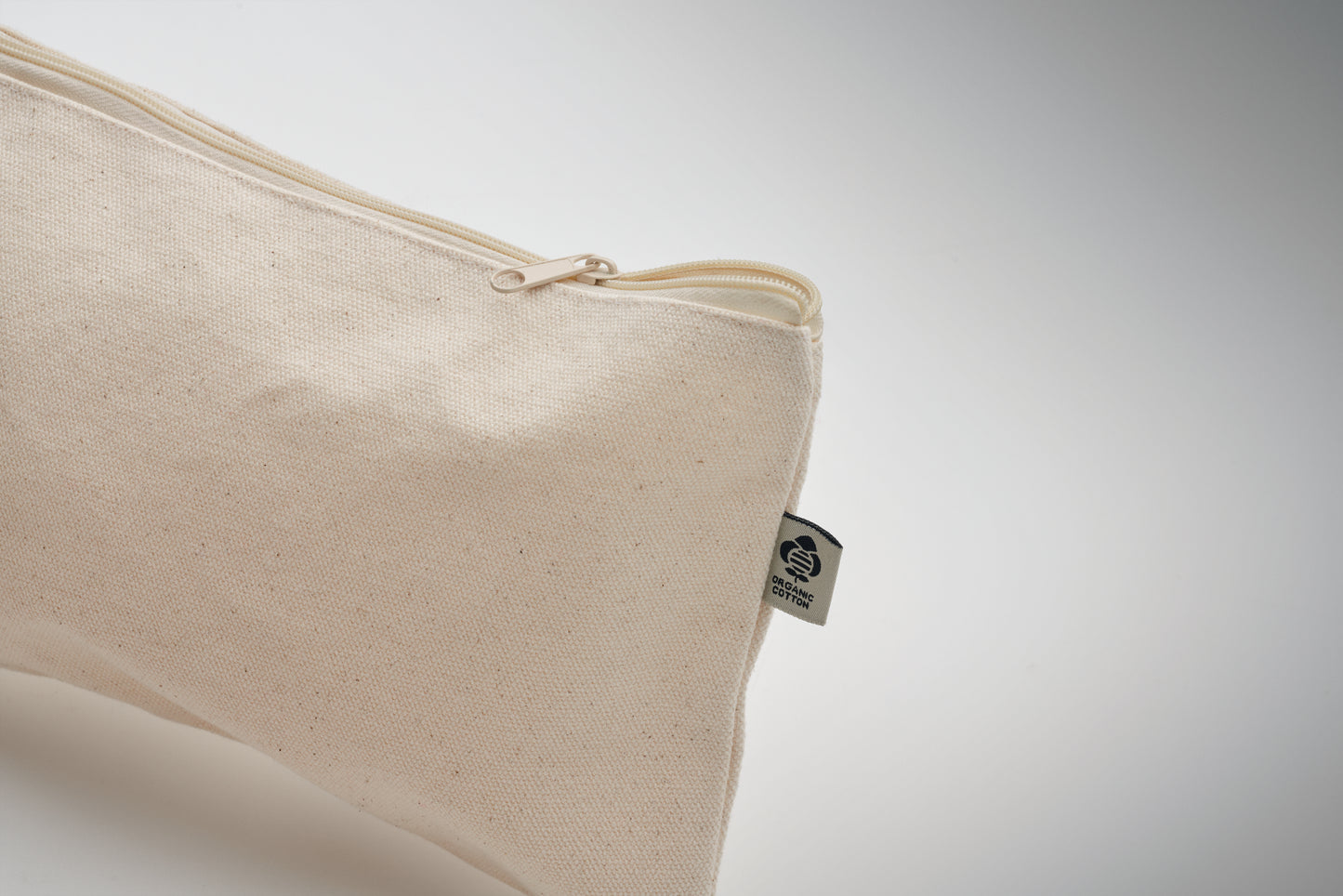 Kosmetiktasche aus Organic Cotton mit farbigem Reißverschluss. 340 g/m².