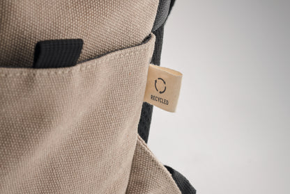 15" Laptop-Rucksack aus recycelter Pre-Consumer-Baumwolle. Große Fronttasche mit Reißverschluss und Laptop-Innenfach. Kleine
