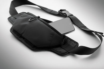 Gürteltasche aus wasserabweisendem 420D-Nylon mit 210D-Polyesterfutter. Reflektierender Streifen. Komplett gepolstertes Hauptfach. Große