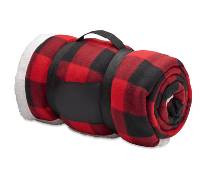 Fleece-Decke aus RPET-Polarfleece (180 g/m²). Rückseite aus Polyester-Sherpa (230 g/m²). Inkl. RPET-Nylon-Tragegriff.