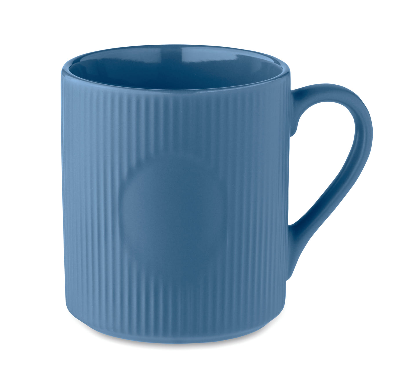 Becher aus Keramik mit Rillen-Optik. Mattes Finish. Füllmenge: 340 ml.