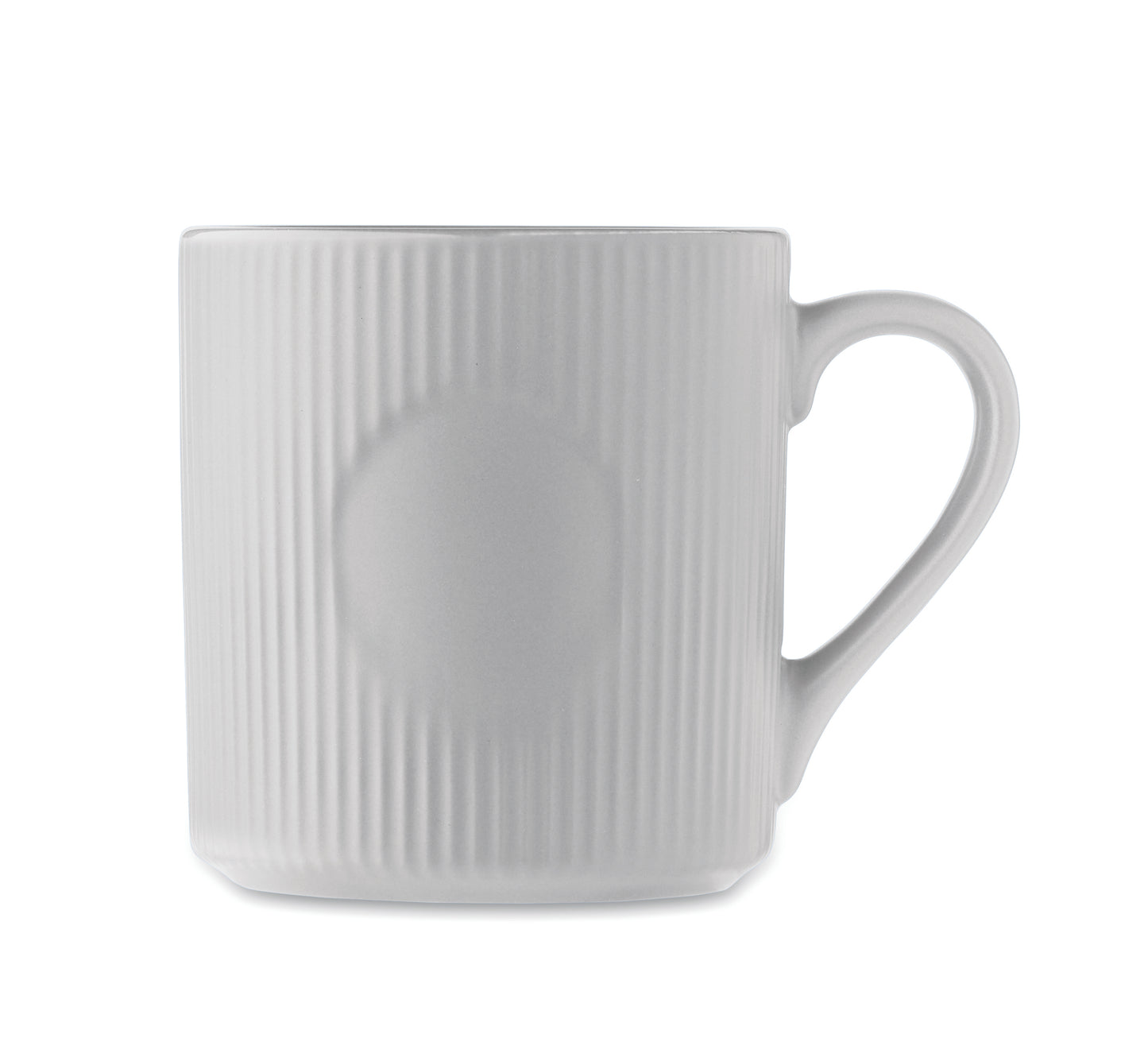 Becher aus Keramik mit Rillen-Optik. Mattes Finish. Füllmenge: 340 ml.
