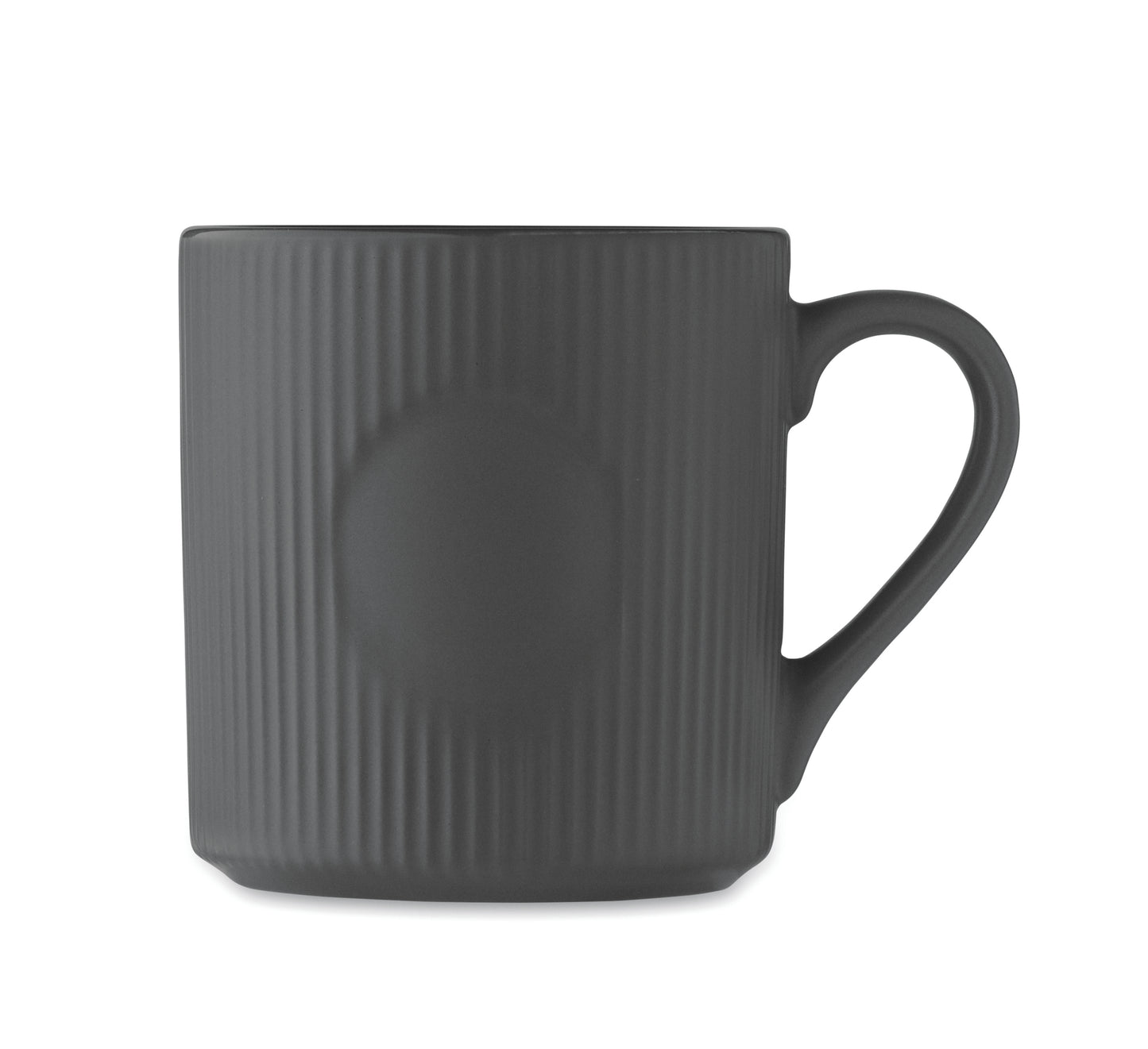 Becher aus Keramik mit Rillen-Optik. Mattes Finish. Füllmenge: 340 ml.