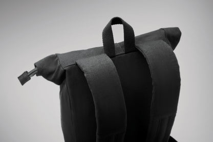 15'''' Rolltop-Laptop-Rucksack mit Reißverschluss aus recycelter Pre-Consumer-Baumwolle (70%) und recyceltem Polyester (30%).