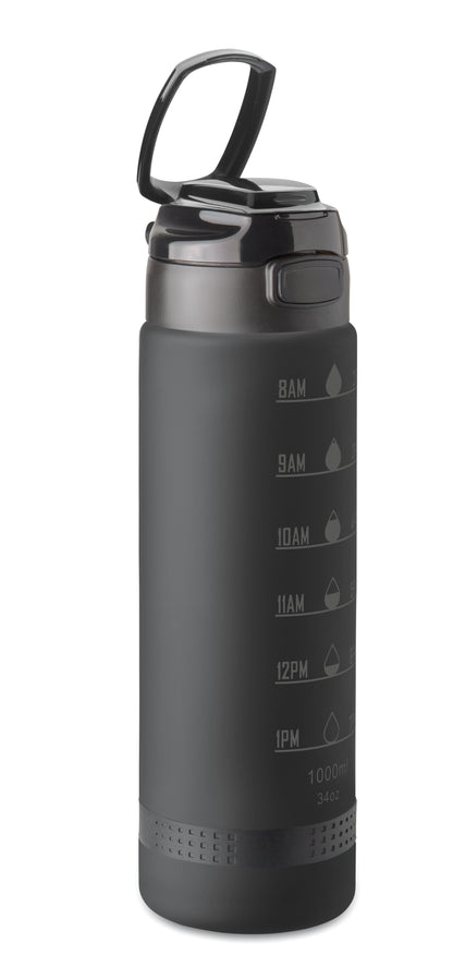 Sport-Trinkflasche aus RPET. Motivierende Zeitmarkierung einhändig zu öffnender Flip-Top-Deckel Sicherheitsverschluss und Henkel.