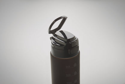 Sport-Trinkflasche aus RPET. Motivierende Zeitmarkierung einhändig zu öffnender Flip-Top-Deckel Sicherheitsverschluss und Henkel.